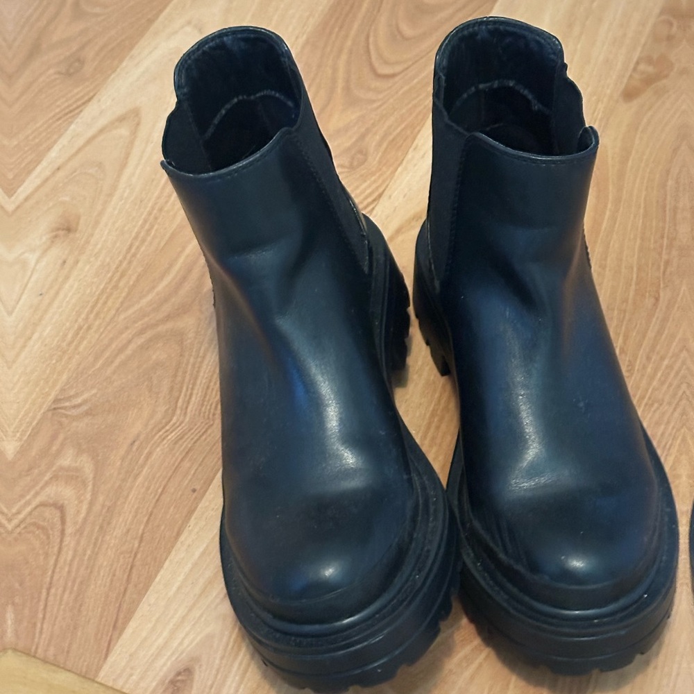 Steve Madden black booties